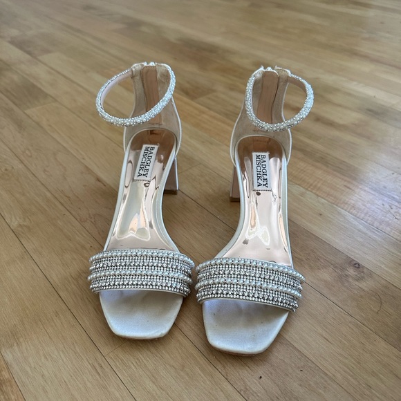 Ivory Satin Badgley Mischka Heels - Picture 2 of 4